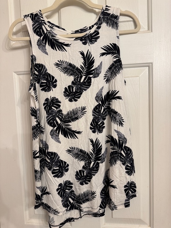 Old Navy Tops - Old Navy Black and White Leaf-Print Tank